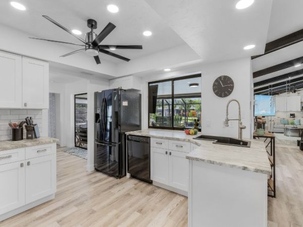 Luxurious Waterfront Retreat un Cape Coral - Unforgettable Vacation Awaits